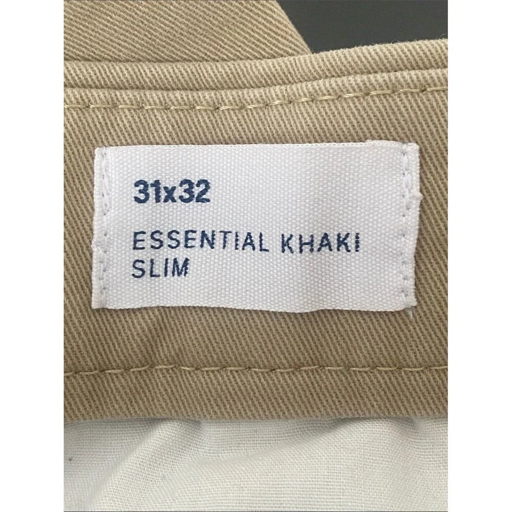 GAP Men's Essential Khaki Slim Chinos 31 x 32 Basic Minimalist Preppy Casual
